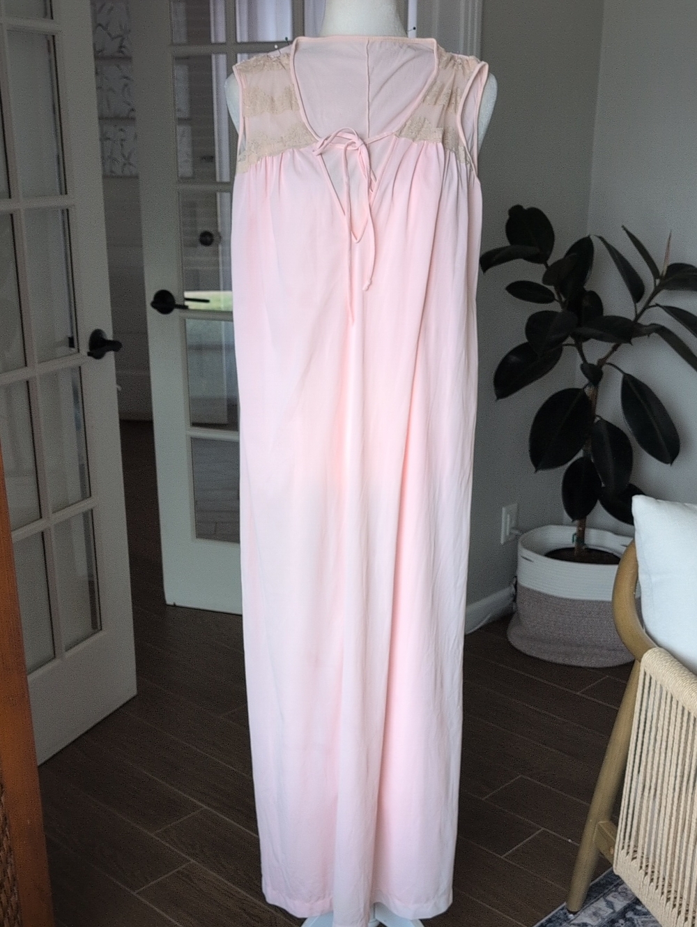 Vintage 60's Women’s Pink Lace-Trim Maxi Nightgown